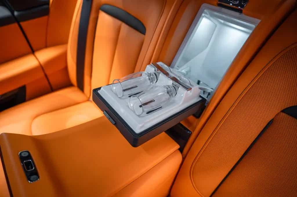 Rolls-Royce Cullinan BLACK BADGE 2026 MANSORY BLACK/ORANGE 02/2026-photo-24