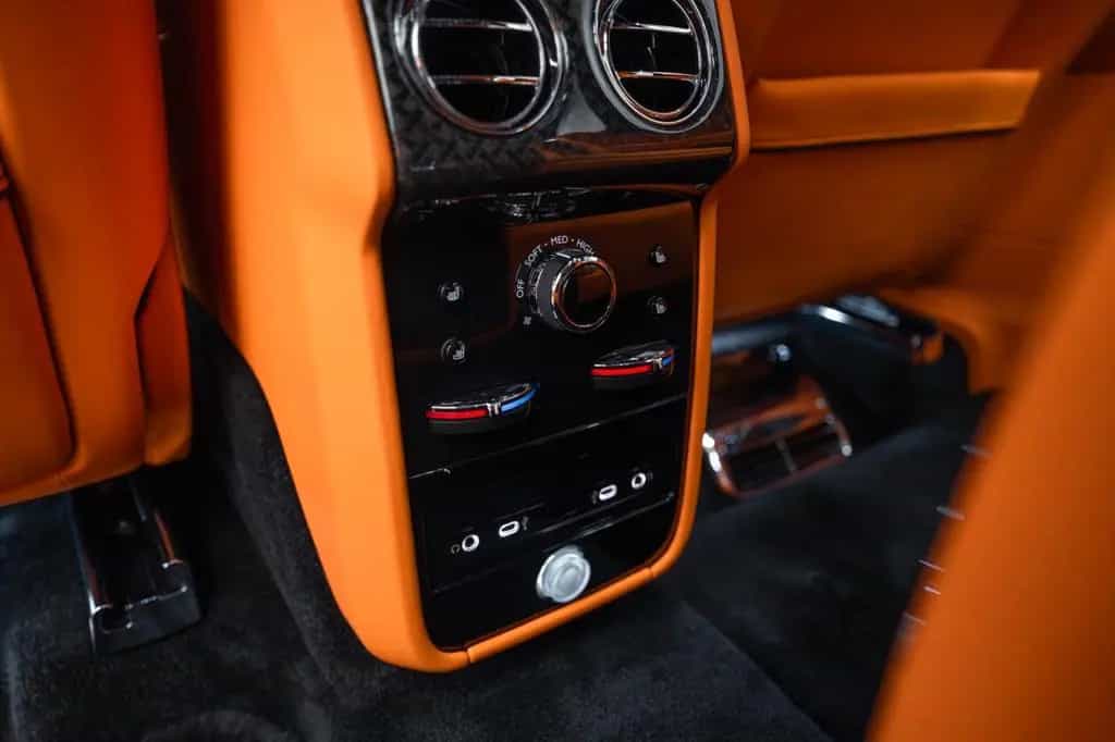 Rolls-Royce Cullinan BLACK BADGE 2026 MANSORY BLACK/ORANGE 02/2026-photo-26