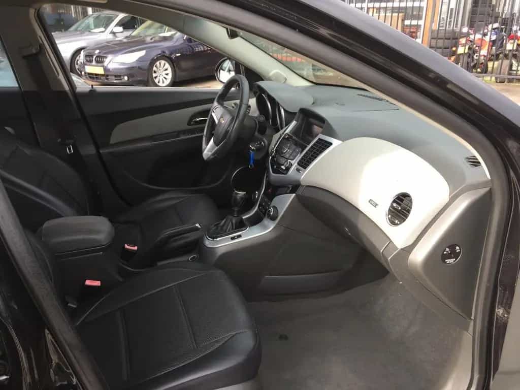 Chevrolet Cruze 1.6 01/2012-photo-2