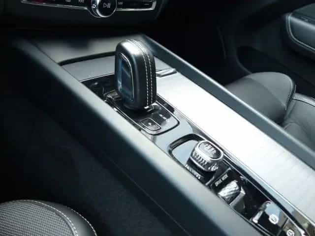 Volvo XC60 R Design B4 Aut.EU6d*PANO*360°*H+K*HUD* 06/2021-photo-9