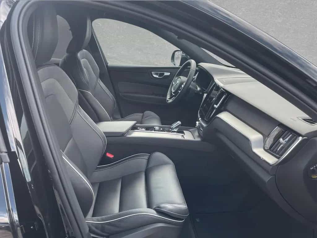 Volvo XC60 B5 AWD Mild-Hybrid Plus Dark AHK ACC BLIS 03/2024-photo-3
