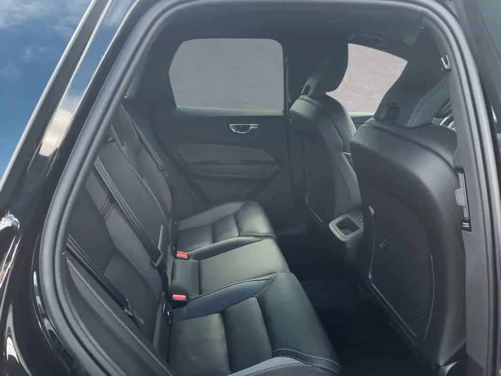 Volvo XC60 B5 AWD Mild-Hybrid Plus Dark AHK ACC BLIS 03/2024-photo-4