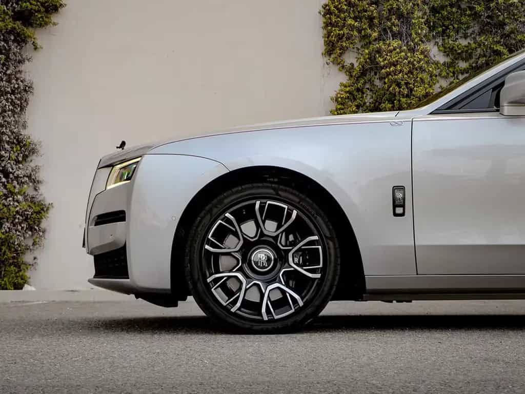 Rolls-Royce Ghost Black Badge Ghost 10/2024-photo-4