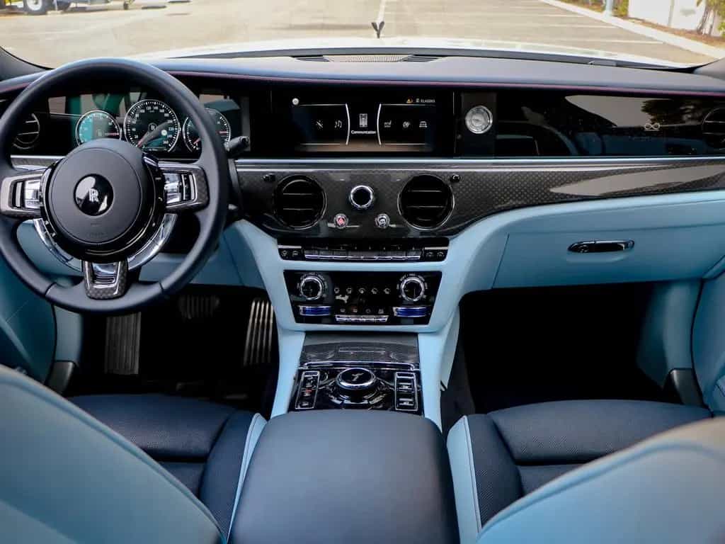 Rolls-Royce Ghost Black Badge Ghost 10/2024-photo-49