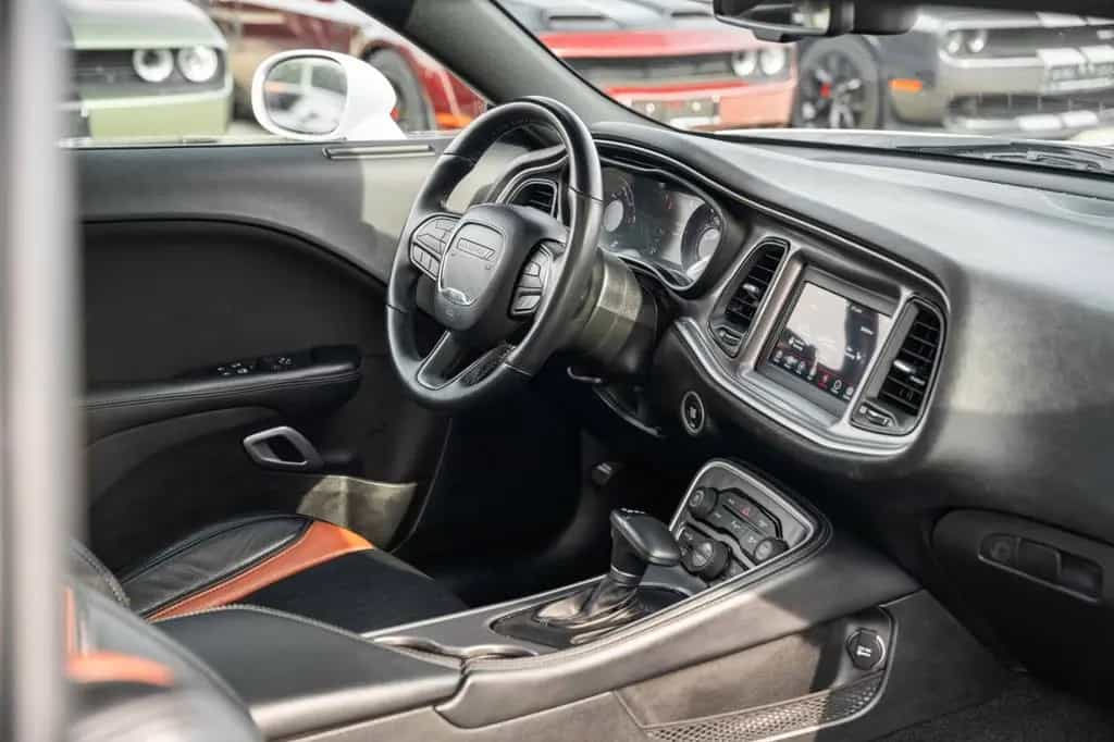 Dodge Challenger 5,7 R/T HEMI NAV ALPINE KAMERA LED 05/2021-photo-19