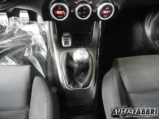 Alfa Romeo Giulietta ROMEO - Giulietta - 1.6 JTDm-2 105 CV 01/2012-photo-10