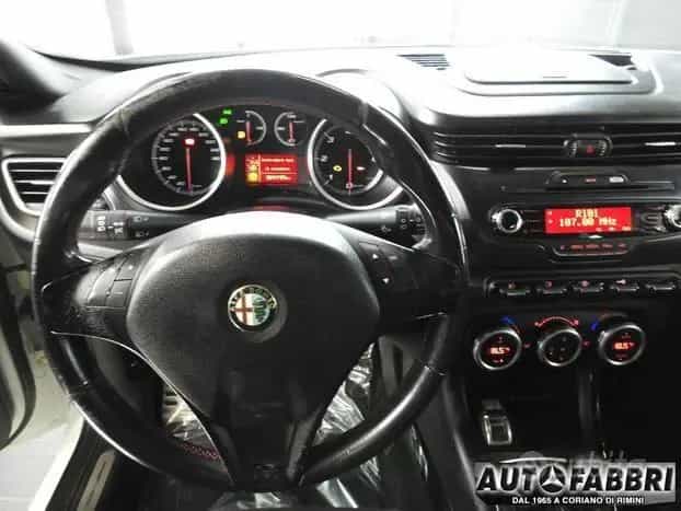 Alfa Romeo Giulietta ROMEO - Giulietta - 1.6 JTDm-2 105 CV 01/2012-photo-13