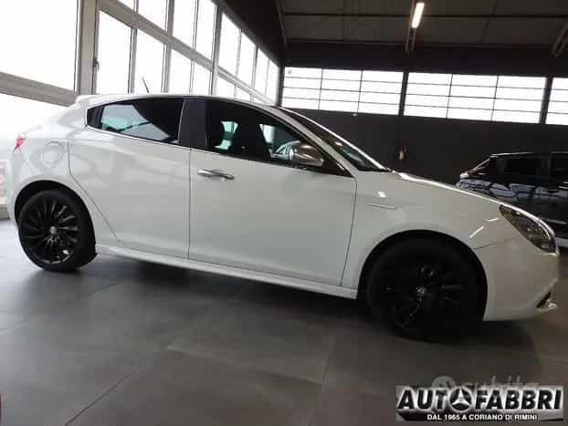 Alfa Romeo Giulietta ROMEO - Giulietta - 1.6 JTDm-2 105 CV 01/2012-photo-1