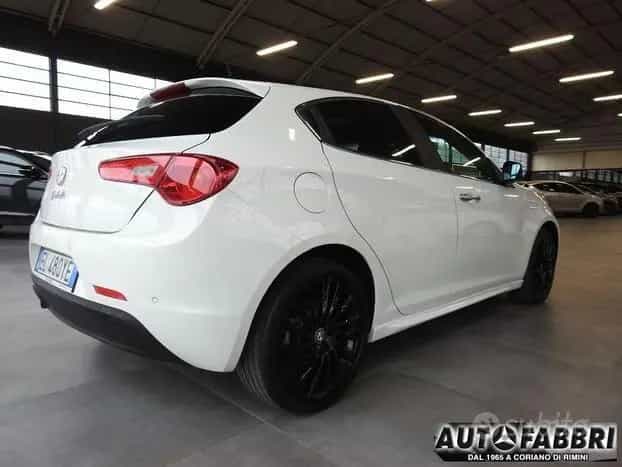 Alfa Romeo Giulietta ROMEO - Giulietta - 1.6 JTDm-2 105 CV 01/2012-photo-2