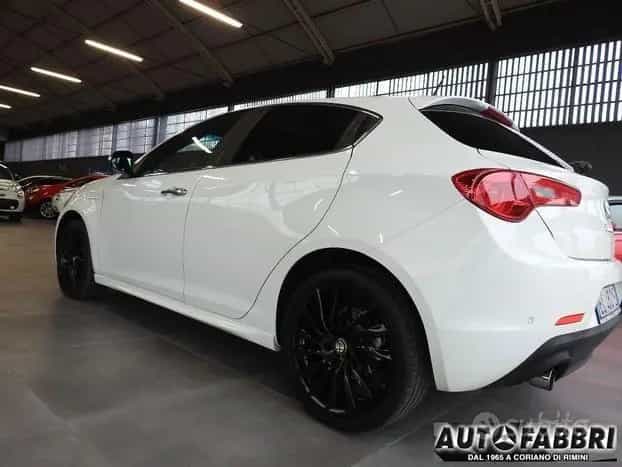 Alfa Romeo Giulietta ROMEO - Giulietta - 1.6 JTDm-2 105 CV 01/2012-photo-4