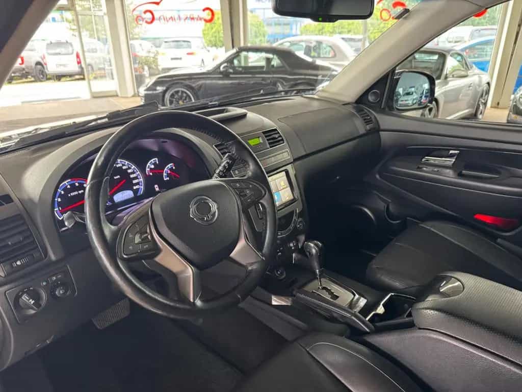 Ssangyong Rexton W Executive 4WD ATG *AHK*SHZ*PDC*Xenon 09/2016-photo-4