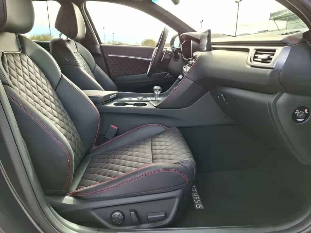 Genesis G70 GX8 Shooting Brake 2.0T AWD Sport 03/2024-photo-12