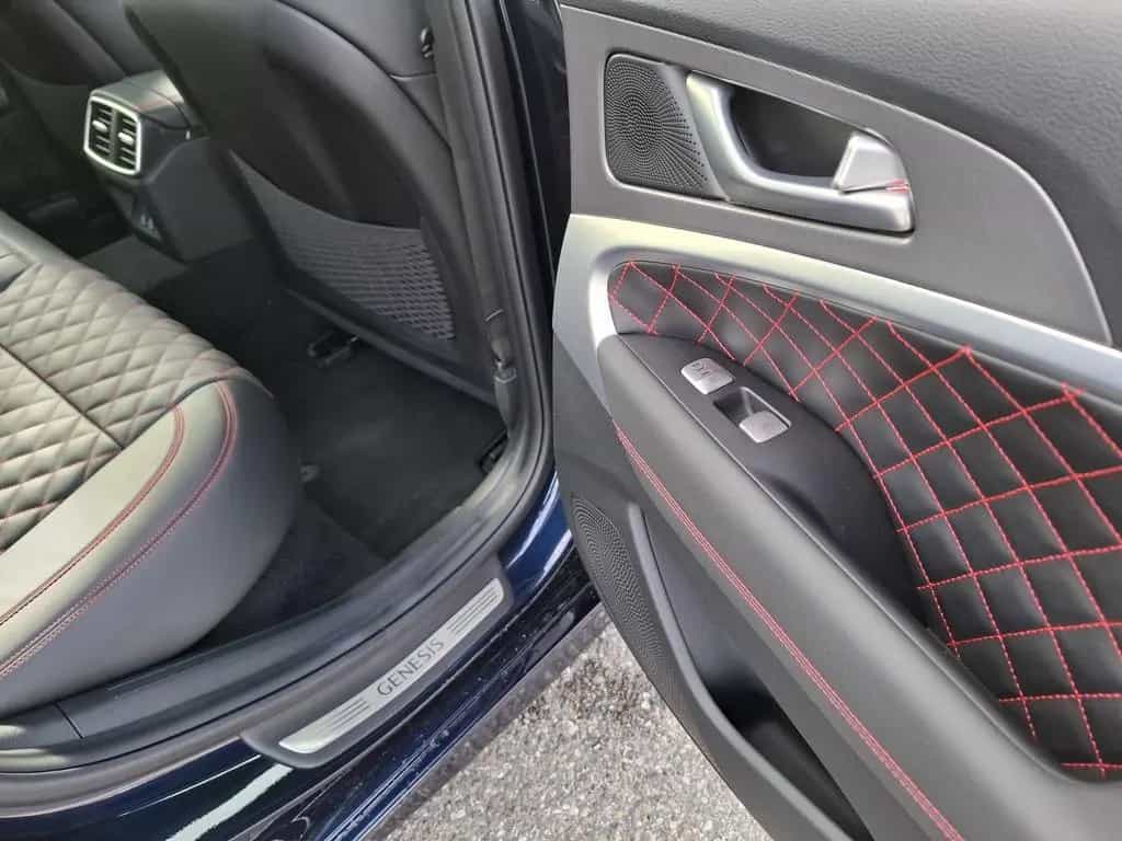 Genesis G70 GX8 Shooting Brake 2.0T AWD Sport 03/2024-photo-14