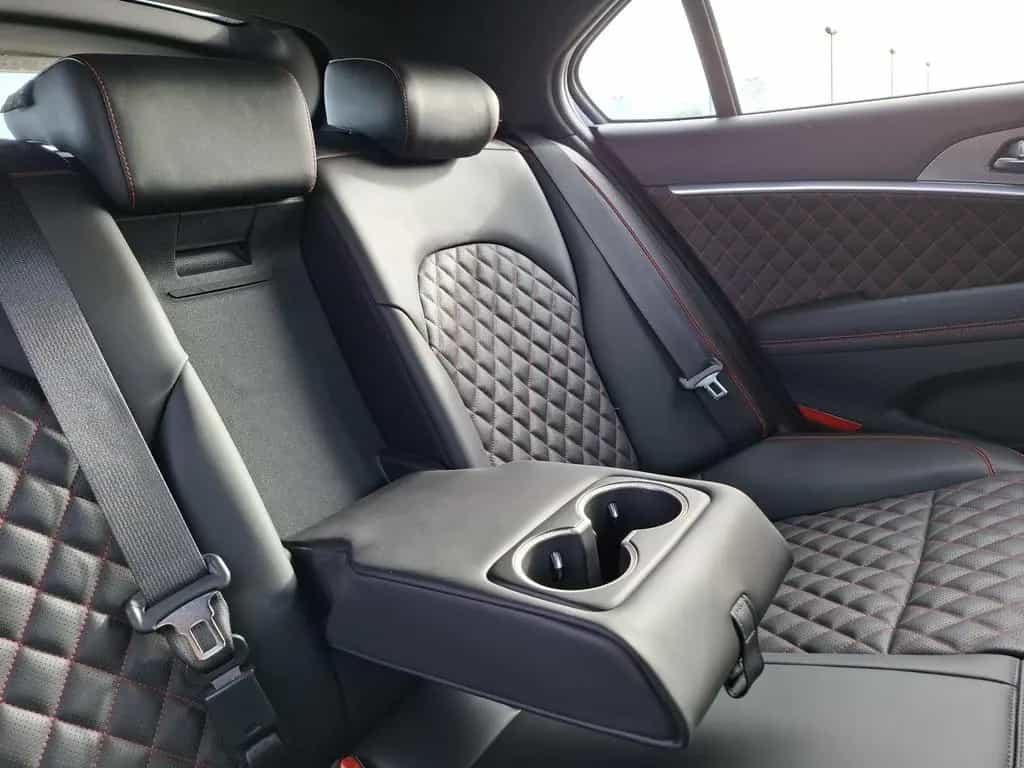 Genesis G70 GX8 Shooting Brake 2.0T AWD Sport 03/2024-photo-16
