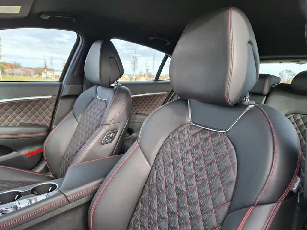 Genesis G70 GX8 Shooting Brake 2.0T AWD Sport 03/2024-photo-32