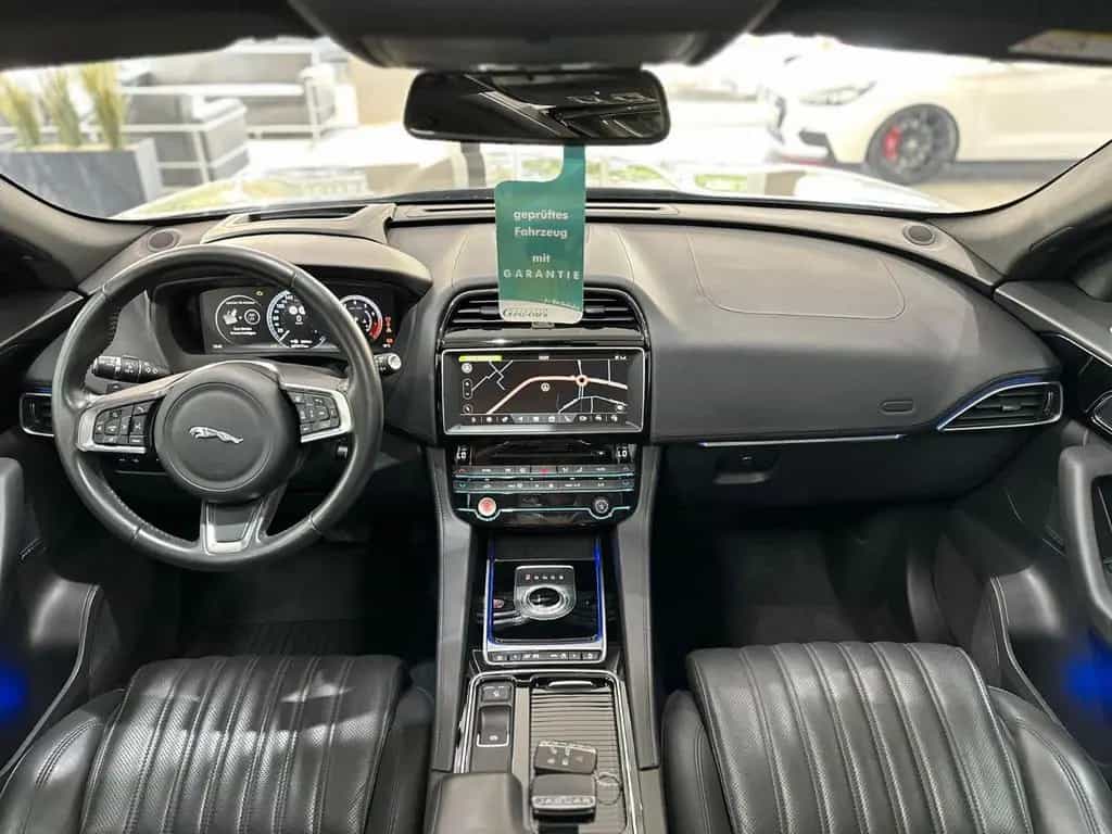 Jaguar F-Pace AWD Pano.|360°Kamera|Volleder|Head-Up 08/2017-photo-12