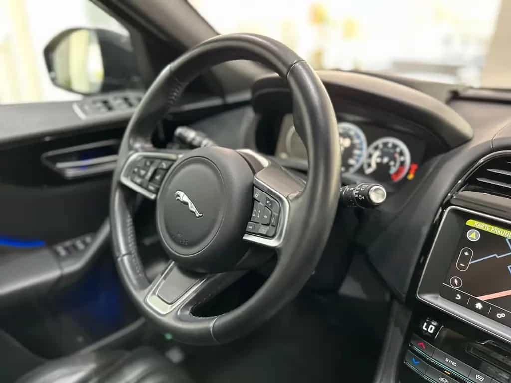 Jaguar F-Pace AWD Pano.|360°Kamera|Volleder|Head-Up 08/2017-photo-14