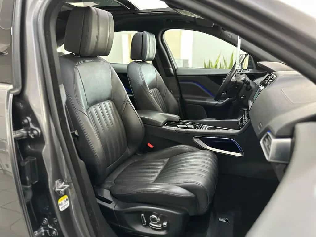 Jaguar F-Pace AWD Pano.|360°Kamera|Volleder|Head-Up 08/2017-photo-4