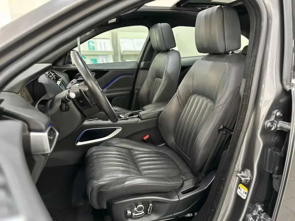 Jaguar F-Pace AWD Pano.|360°Kamera|Volleder|Head-Up 08/2017-photo-8
