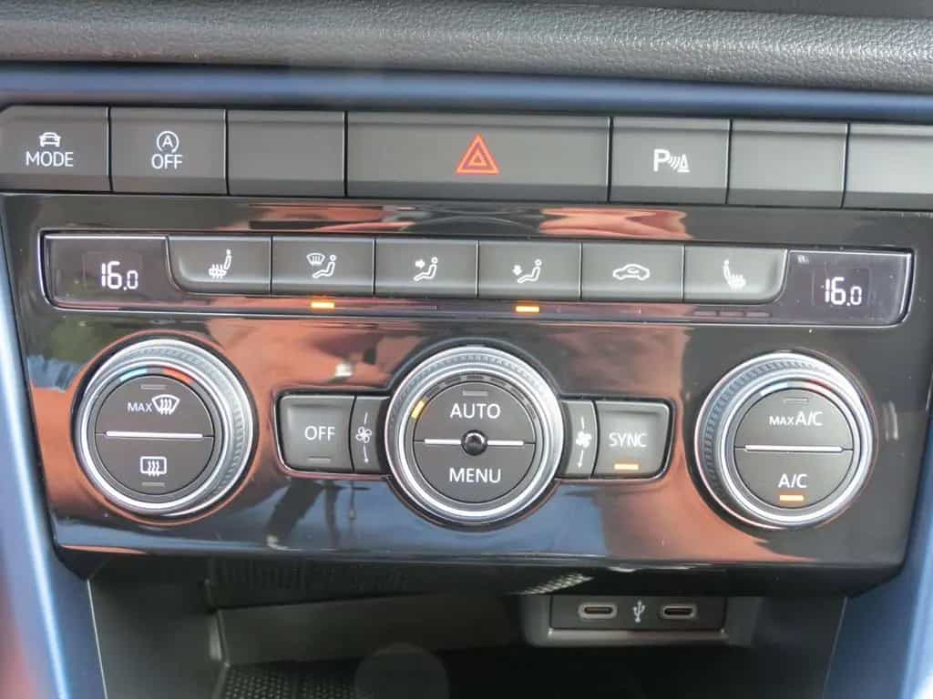 Volkswagen T-Roc United 2.Hd.  LED  AHK  NAVI Klimaaut. SHZ 11/2020-photo-38