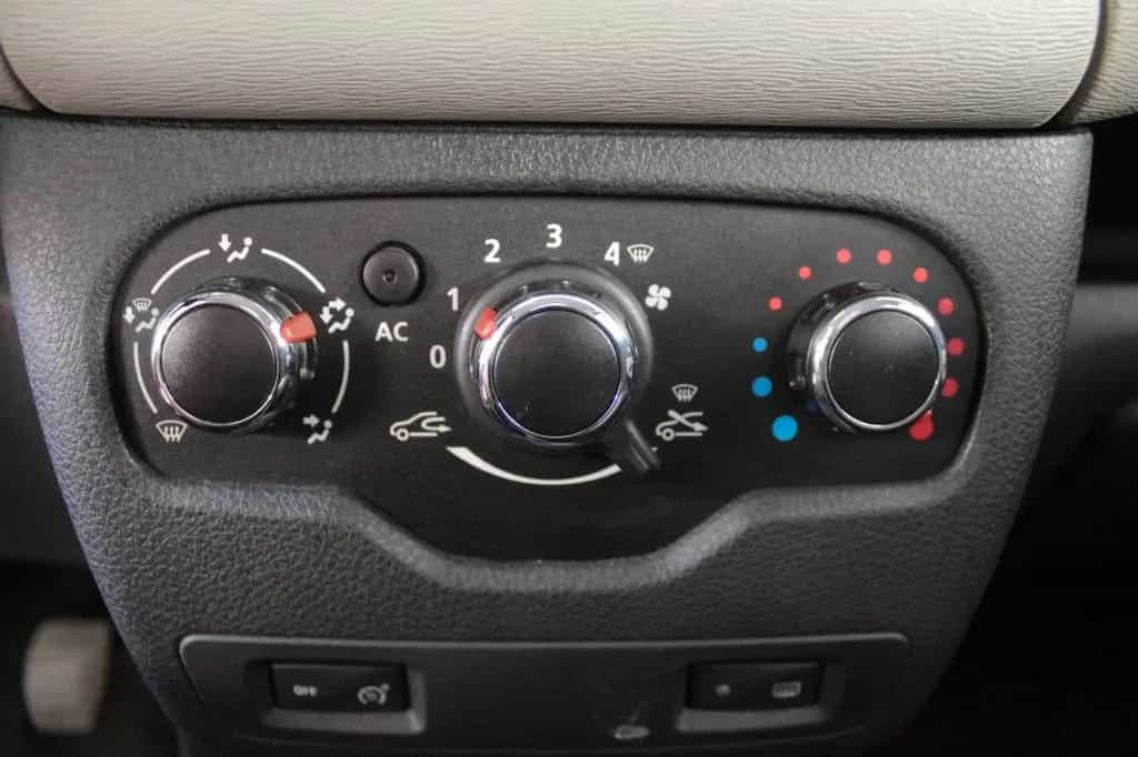 Dacia Lodgy TCE 115  Lauréate *Navigation 03/2014-photo-28