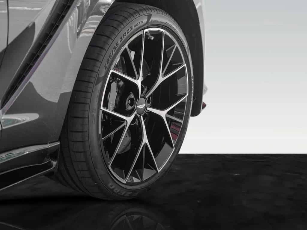 Aston Martin DBX 707 | Remote Heat | Signature Paint 01/2025-photo-17