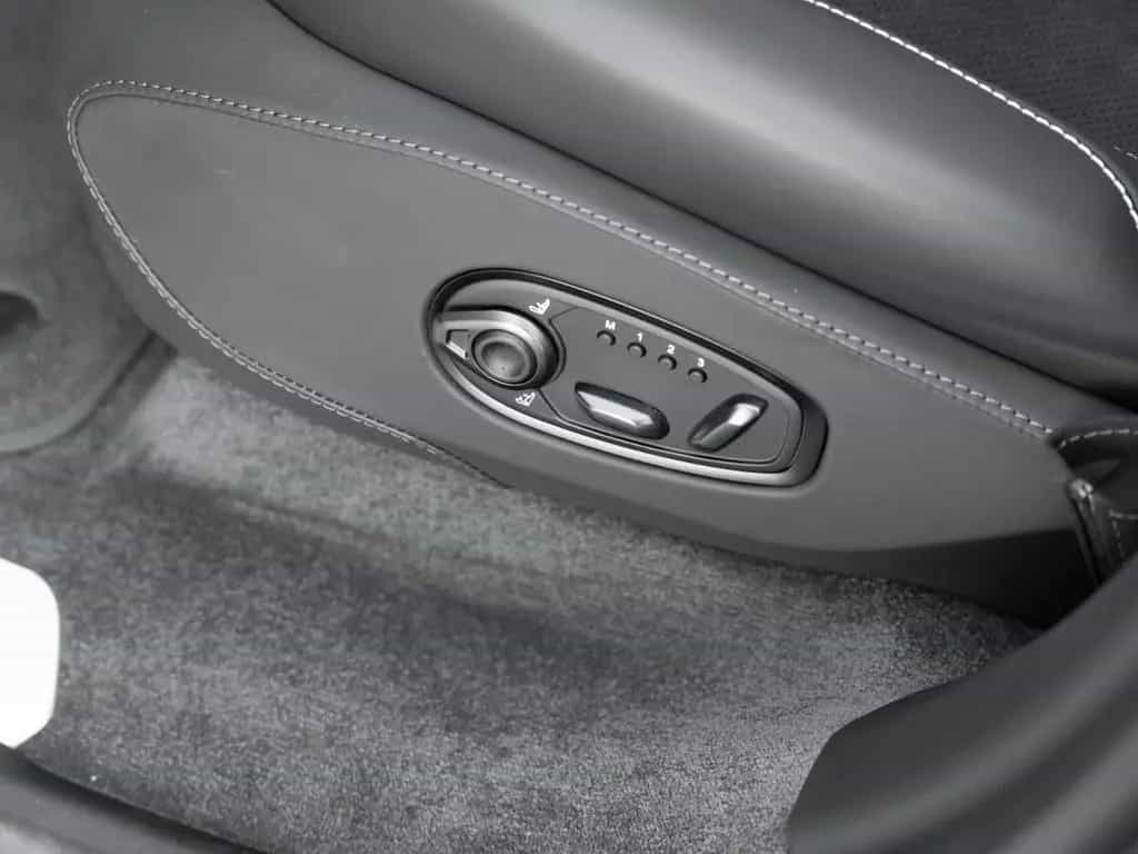 Aston Martin DBX 707 | Remote Heat | Signature Paint 01/2025-photo-24