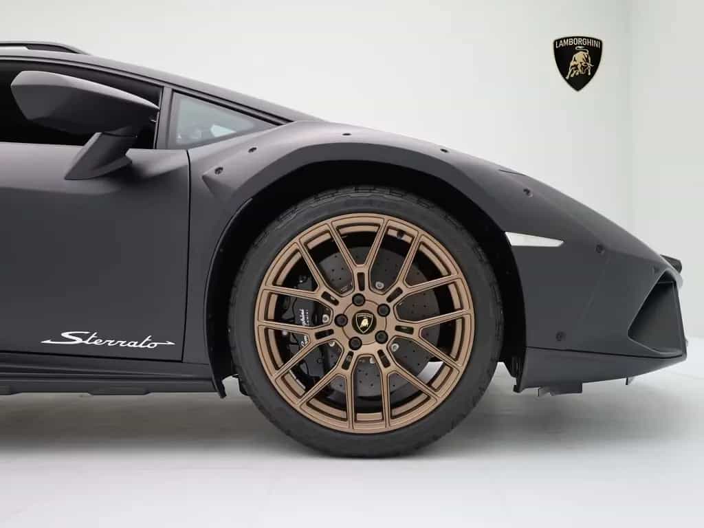 Lamborghini Huracán Sterrato 1 di 1499 I Lamborghini Hamburg 06/2025-photo-8