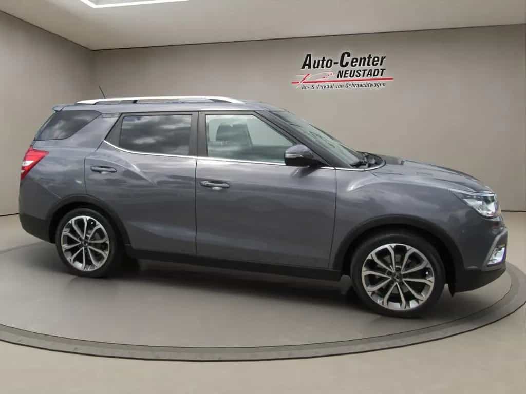 Ssangyong Tivoli 1.6 e-XGi 160 SAPPHIRE 2WD, NAVI, AHK.. 08/2018-photo-1