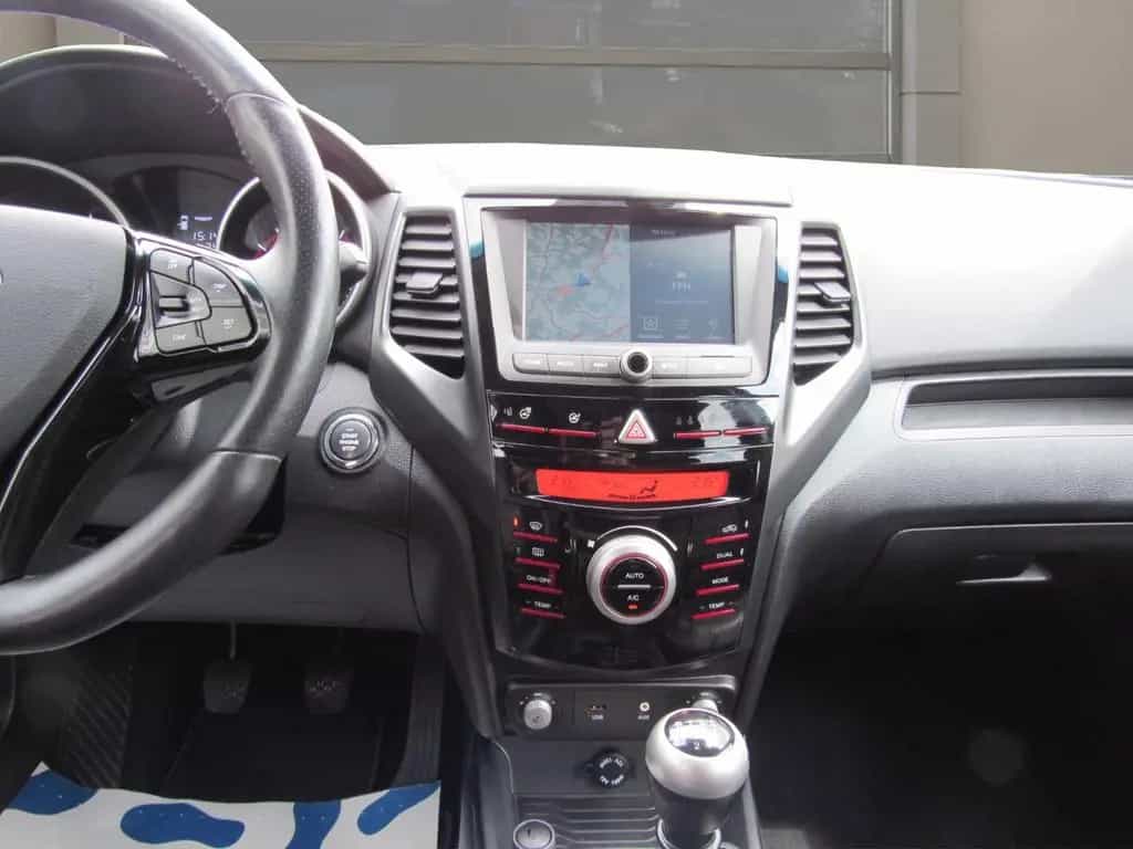 Ssangyong Tivoli 1.6 e-XGi 160 SAPPHIRE 2WD, NAVI, AHK.. 08/2018-photo-13