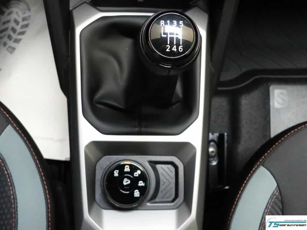 Dacia Duster 1.2 TCe 4x4 Extreme+360Cam+LED+Keyless 06/2025-photo-14