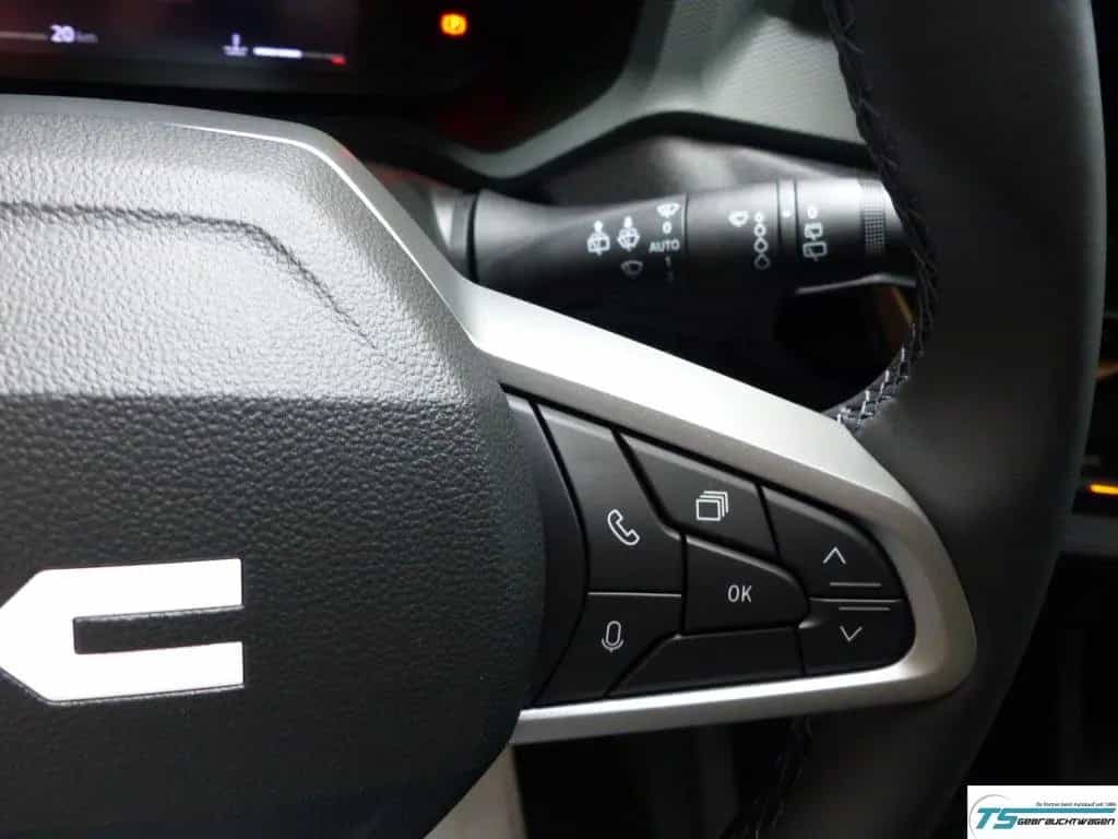 Dacia Duster 1.2 TCe 4x4 Extreme+360Cam+LED+Keyless 06/2025-photo-17