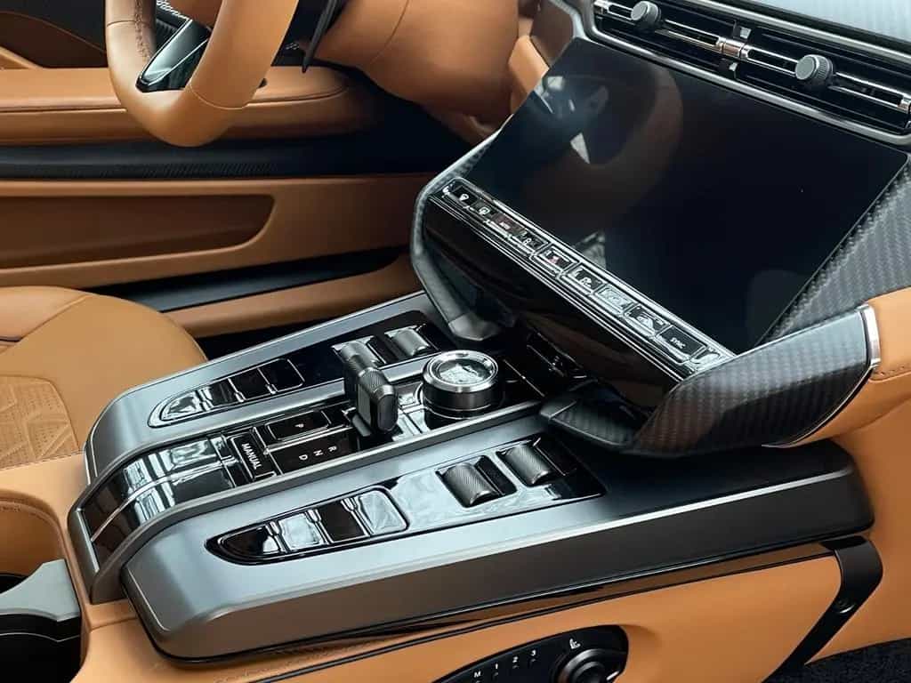 Aston Martin Vanquish MY25 01/2025-photo-19