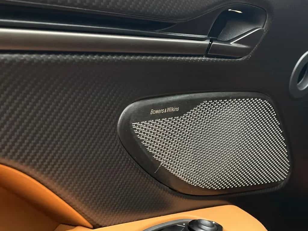 Aston Martin Vanquish MY25 01/2025-photo-21