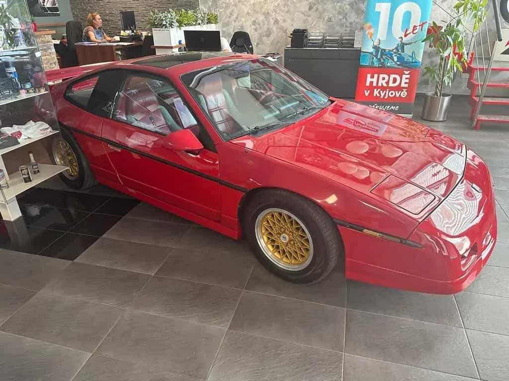Pontiac Fiero 06/1990-photo-0