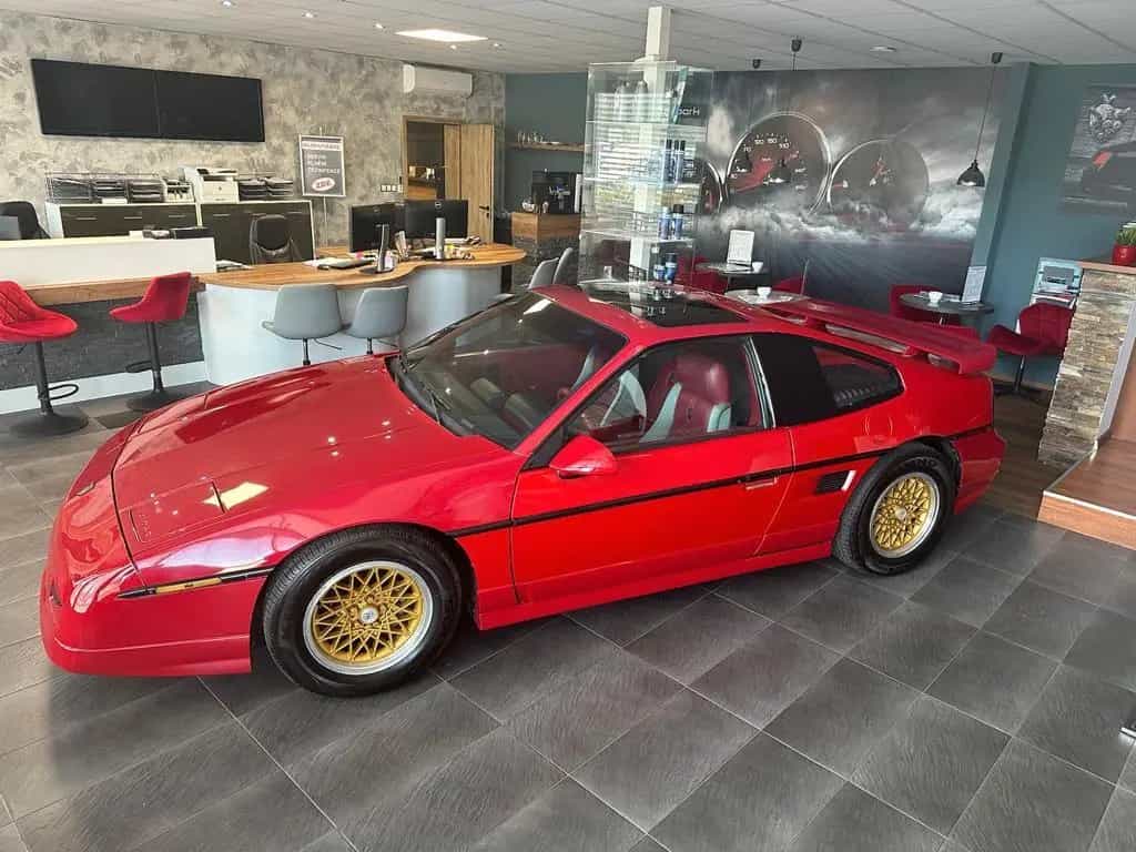 Pontiac Fiero 06/1990-photo-1