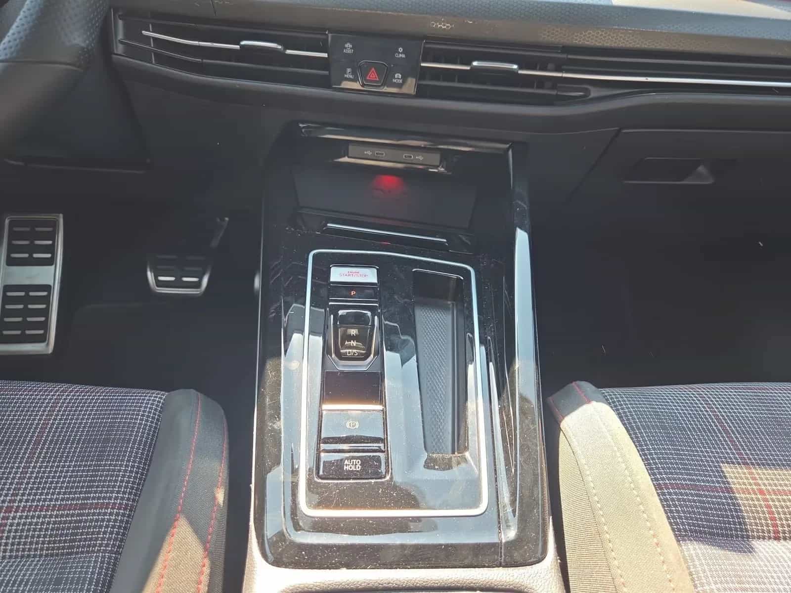Volkswagen Golf GTI *BLACKSTYLE*19ZOLL*PANO*AHK*KEYLESS*APP 11/2023-photo-8