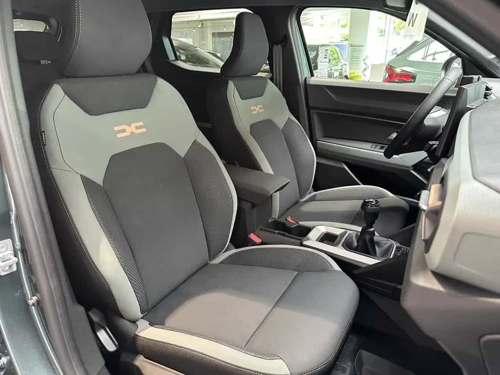 Dacia Duster Extreme TCe 130 04/2025-photo-11