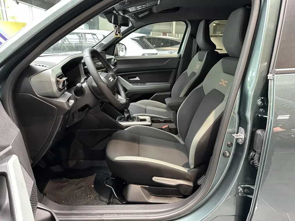 Dacia Duster Extreme TCe 130 04/2025-photo-32