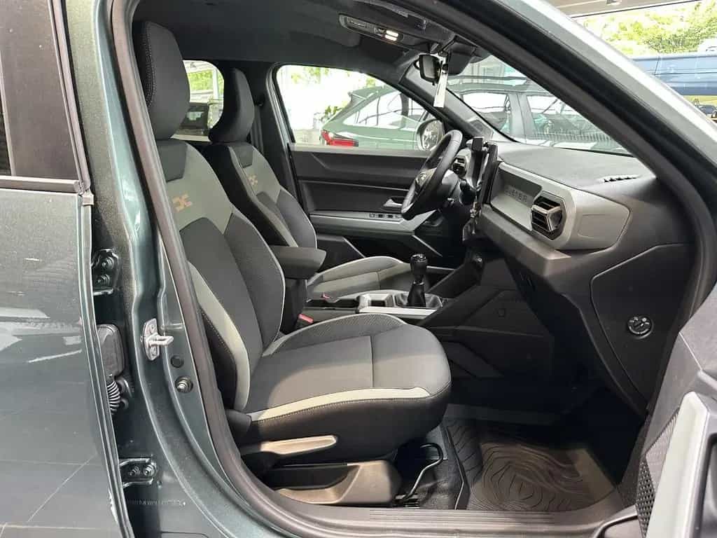Dacia Duster Extreme TCe 130 04/2025-photo-8