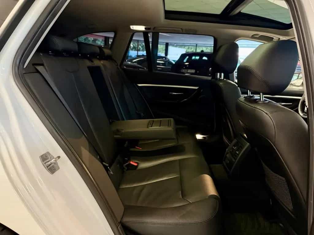 BMW 3 Series 330i xDrive TOURING LUXURY LEDER NAVI AHK PANO 04/2018-photo-13