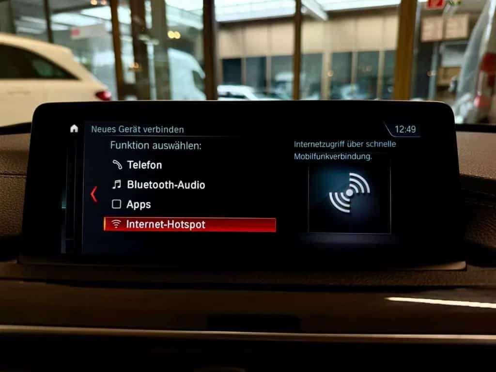 BMW 3 Series 330i xDrive TOURING LUXURY LEDER NAVI AHK PANO 04/2018-photo-17
