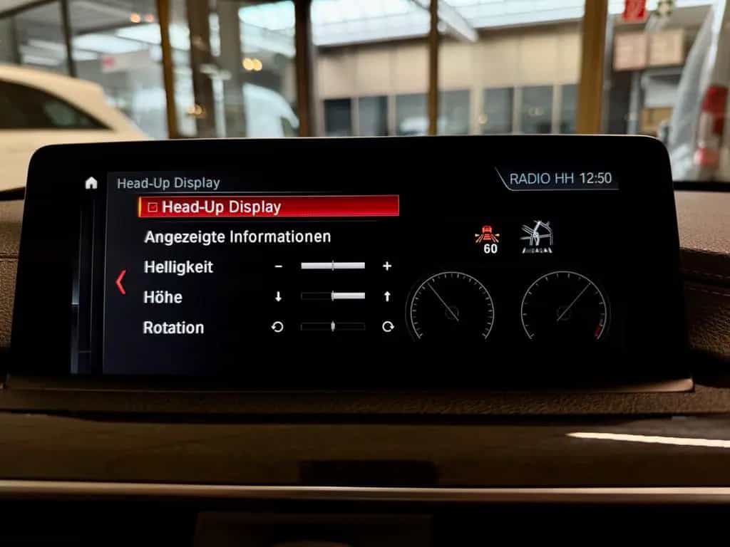 BMW 3 Series 330i xDrive TOURING LUXURY LEDER NAVI AHK PANO 04/2018-photo-20