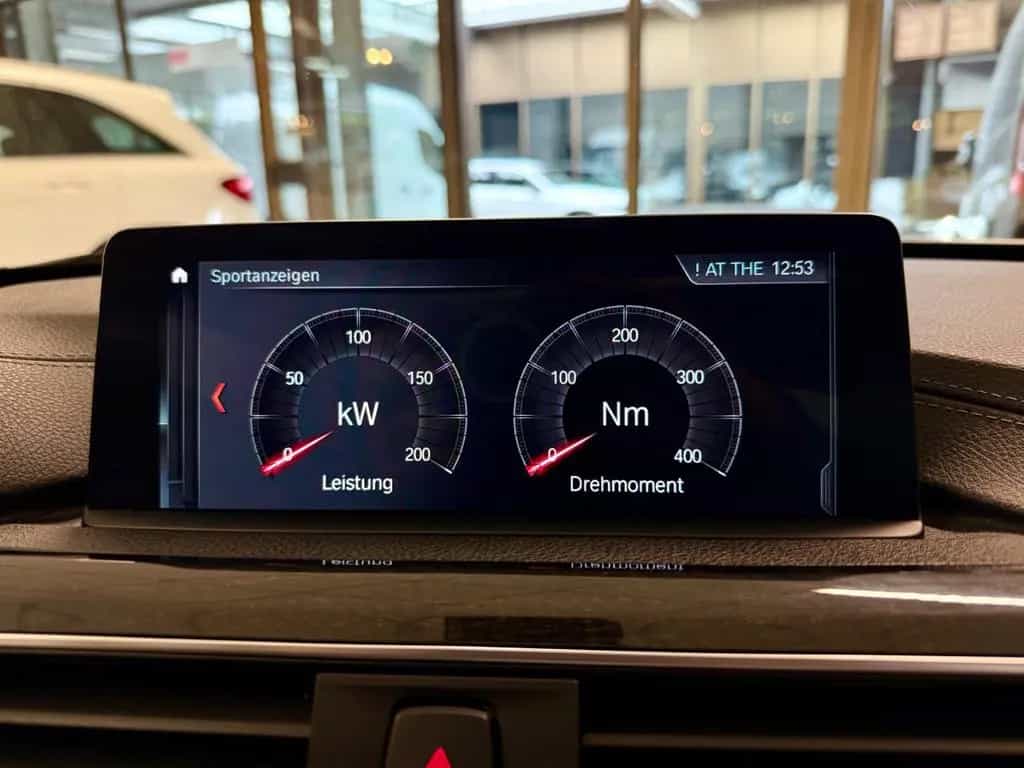 BMW 3 Series 330i xDrive TOURING LUXURY LEDER NAVI AHK PANO 04/2018-photo-21