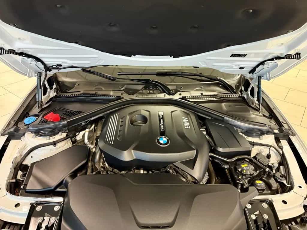 BMW 3 Series 330i xDrive TOURING LUXURY LEDER NAVI AHK PANO 04/2018-photo-27