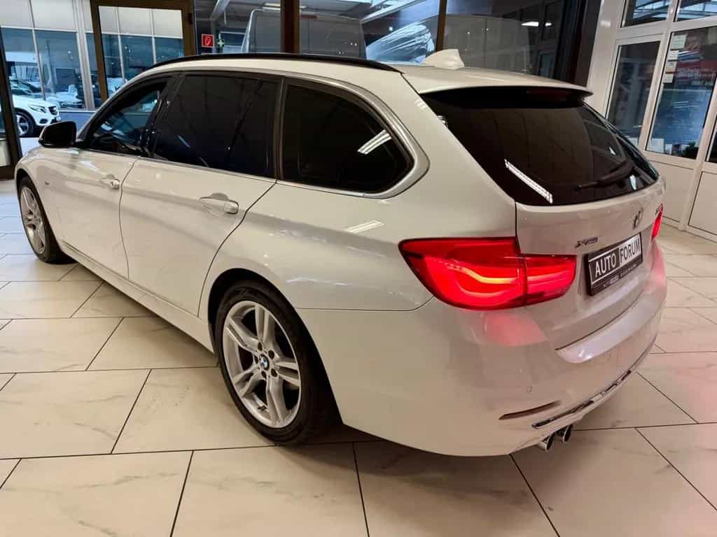 BMW 3 Series 330i xDrive TOURING LUXURY LEDER NAVI AHK PANO 04/2018-photo-3