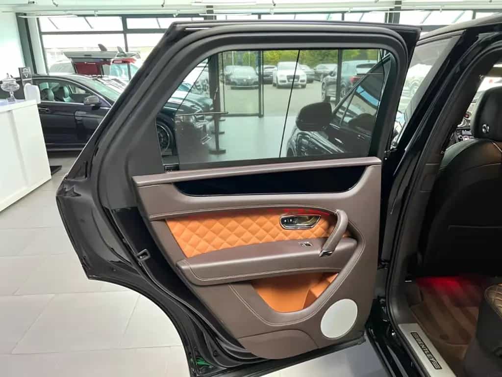 Bentley Bentayga 4.0 V8 DIESEL BLACK MULLINER 2xDVD-TV 02/2018-photo-20