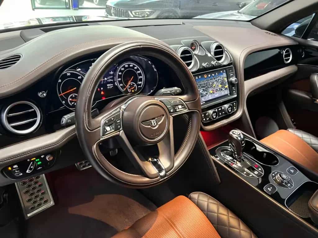 Bentley Bentayga 4.0 V8 DIESEL BLACK MULLINER 2xDVD-TV 02/2018-photo-3