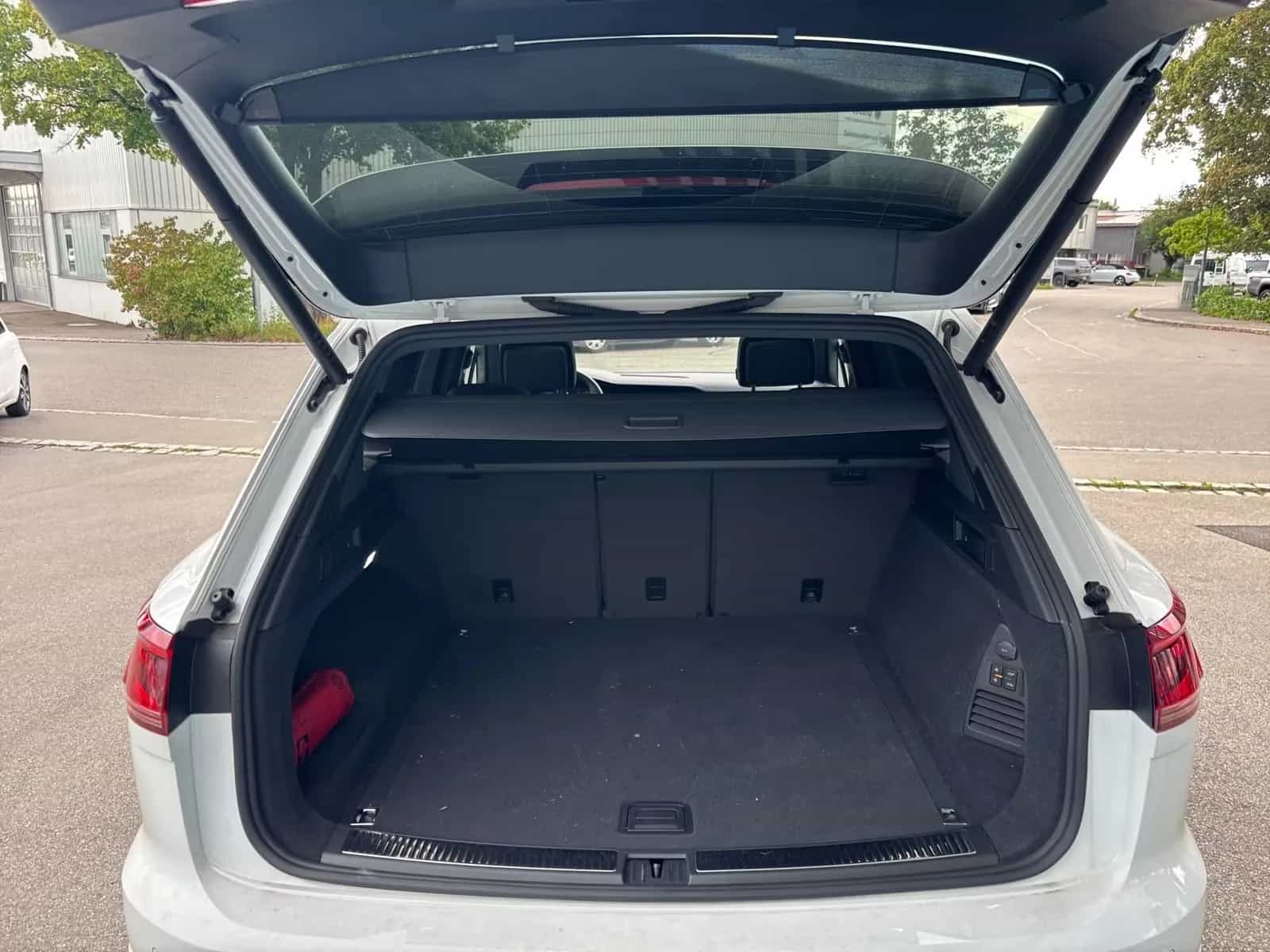 Volkswagen Touareg 09/2024-photo-17