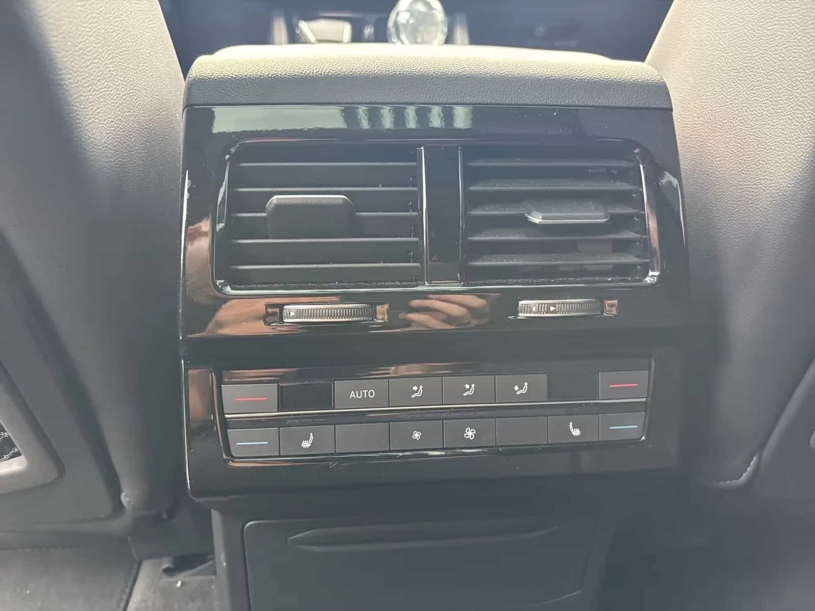 Volkswagen Touareg 09/2024-photo-22